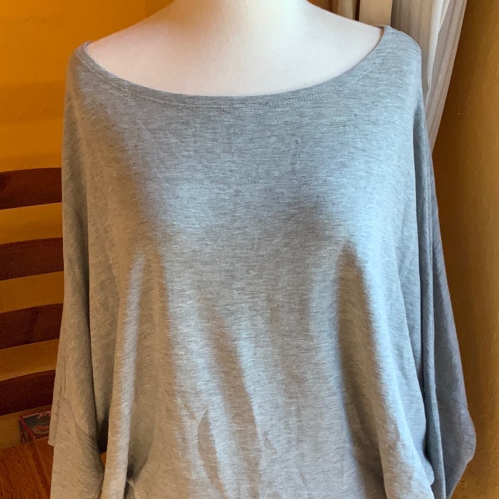 Jolie grey top